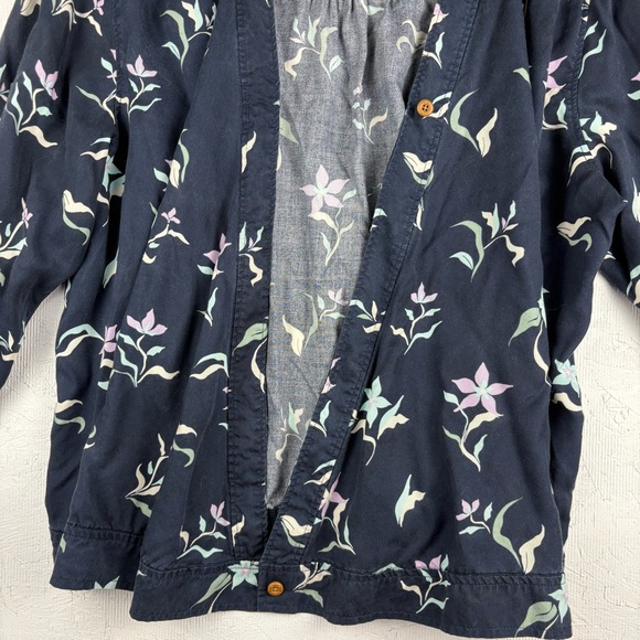 Duluth Trading Company Floral Tencel Printed Wrap Shirt Large Biodegradable Luxe - Picture 7 of 11